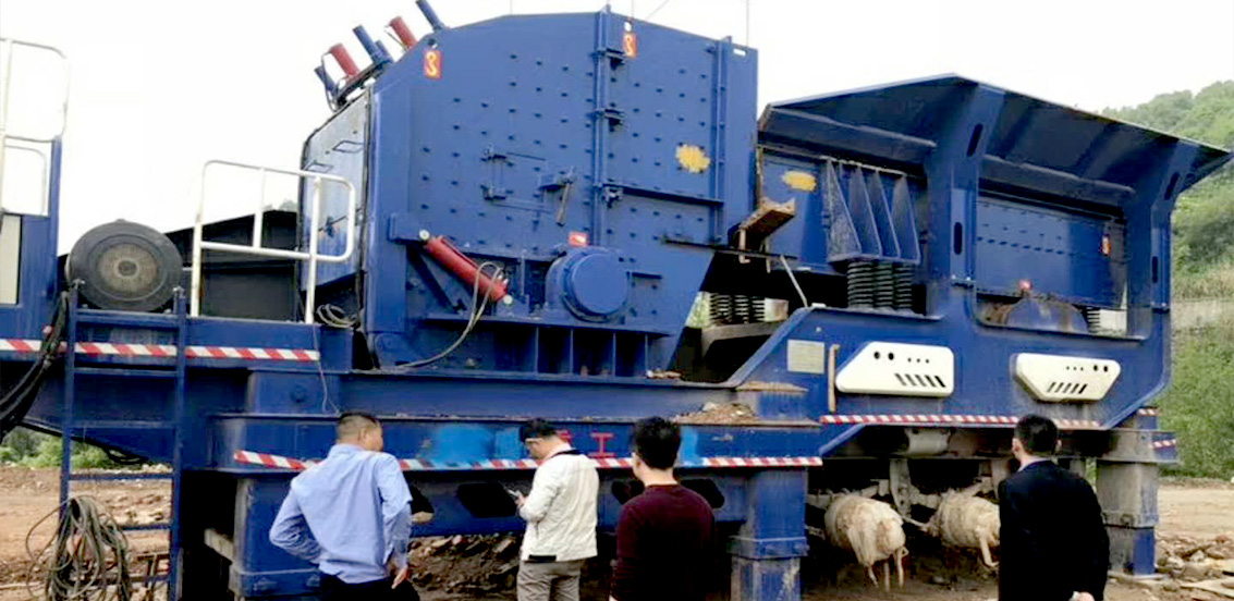 轮胎式反击式移动破碎站图片展示