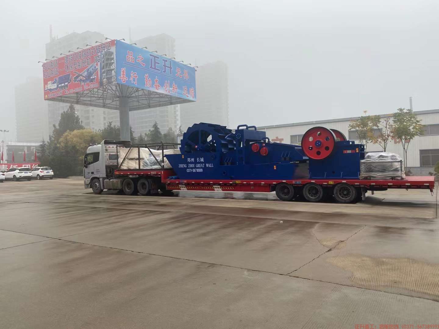 J9.COM制砂机振动筛发往云南 (6).jpg